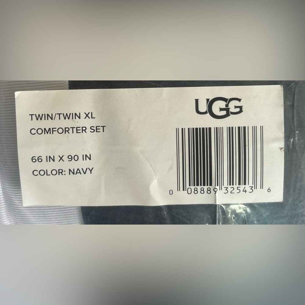 NWT UGG Twin / Twin XL Comforter Set Navy Blue 2 Piece Sham Quilted Bedding - Picture 2 of 4